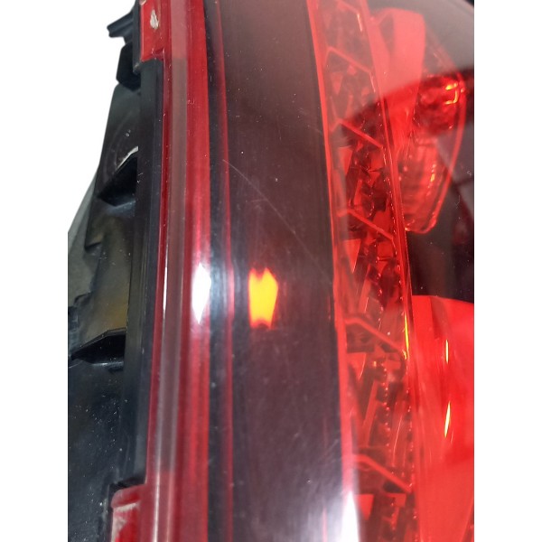 Lanterna Tampa Traseira Direita Vw Golf Led 2014 A 2018 Direito/passageiro Vermelho