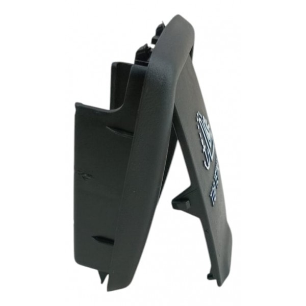 Tampa Ancoragem Bebê Conforto Onix 2021 2023 Detalhe