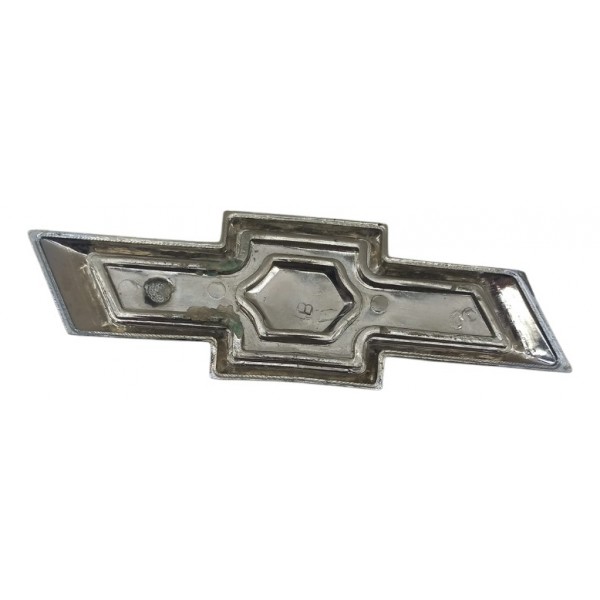 Emblema Tampa Tras Chevrolet Sonic Sedan Gm 2012 2014  Dourada
