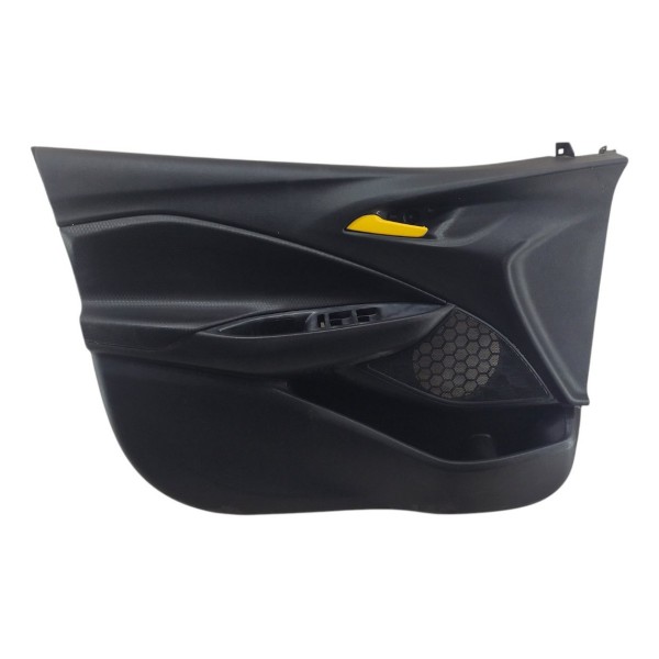 Forro Porta Diant Gm Onix Le 2020 2024 C Detalhe Preto Com Detalhe Amarelo