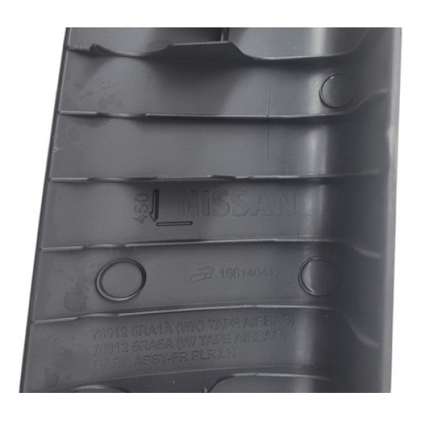 Acabamento Coluna Dianteira Lado Esquerdo Nissan Kicks